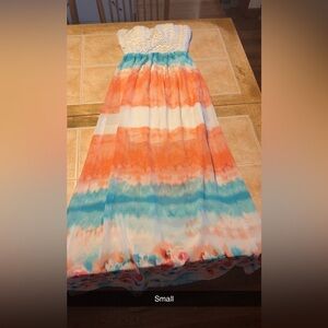 Elegant Strapless Tie-Dye Maxi Dress